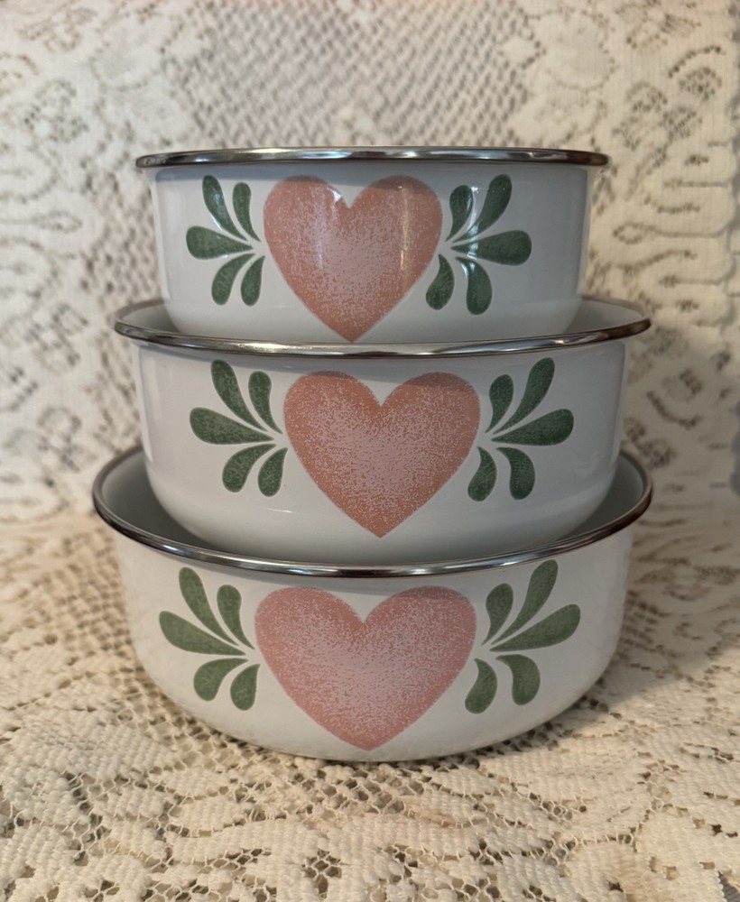 Vintage Pink Heart Nesting Bowls
