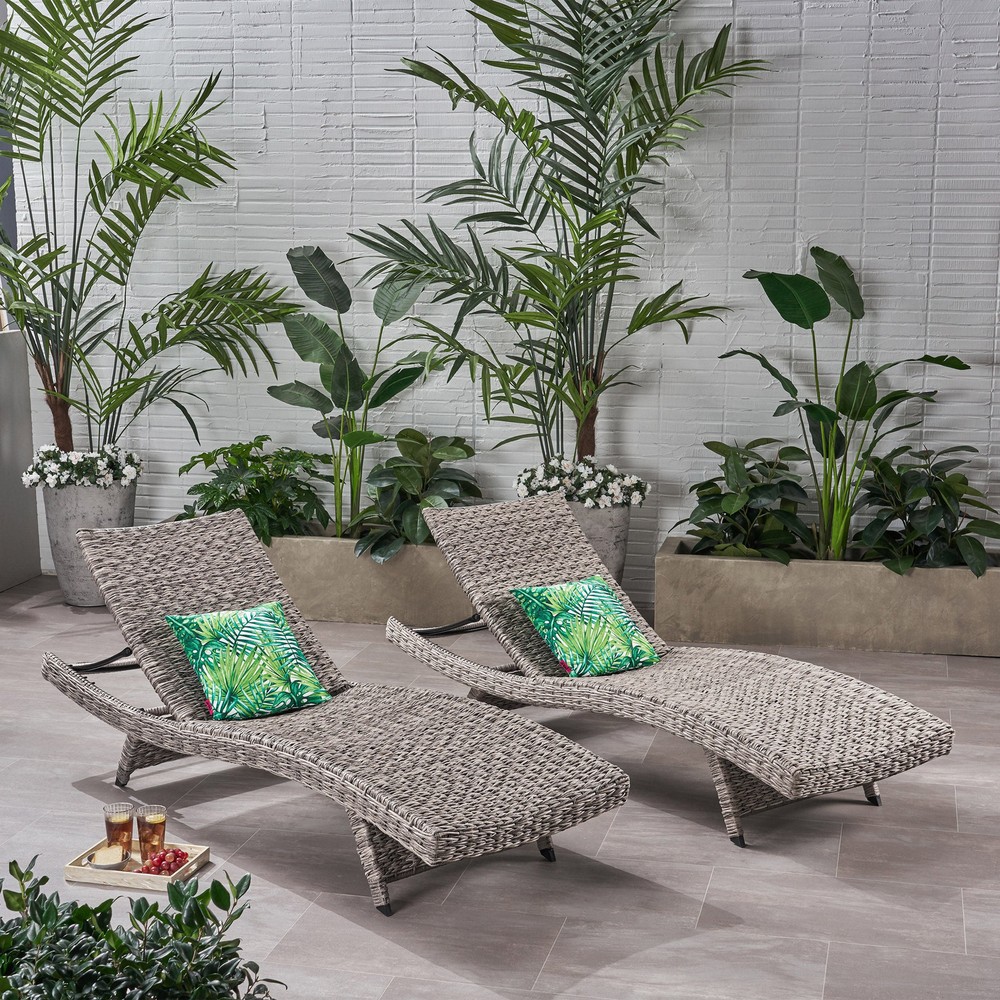 Outdoor Crete Wicker Chaise Lounge for Patio or Garden