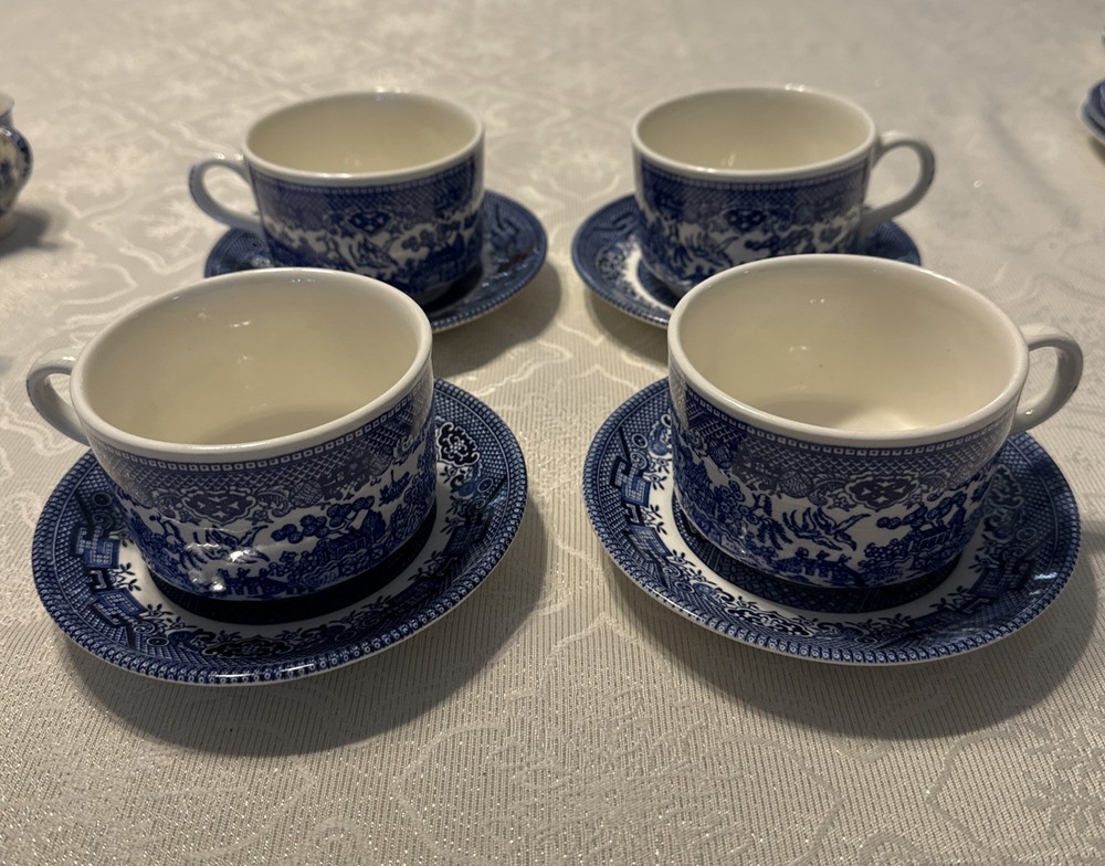 VTG Churchill Blue Willow Staffordshire England Large Flat Cup & Saucer Set of 4