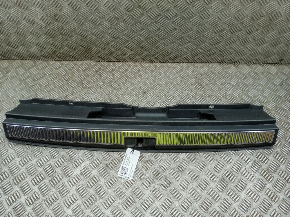 SKODA SUPERB BOOT LOCK TRIM COVER PANEL SILL ESTATE 3V9863459 MK3 2015-2024