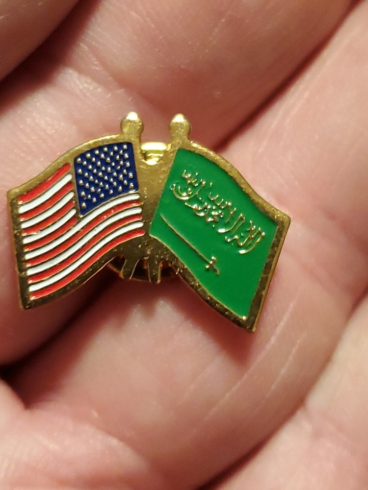 Kingdom of Saudi Arabia / USA Dual Flag Lapel / Hat Pin Great Condition Military