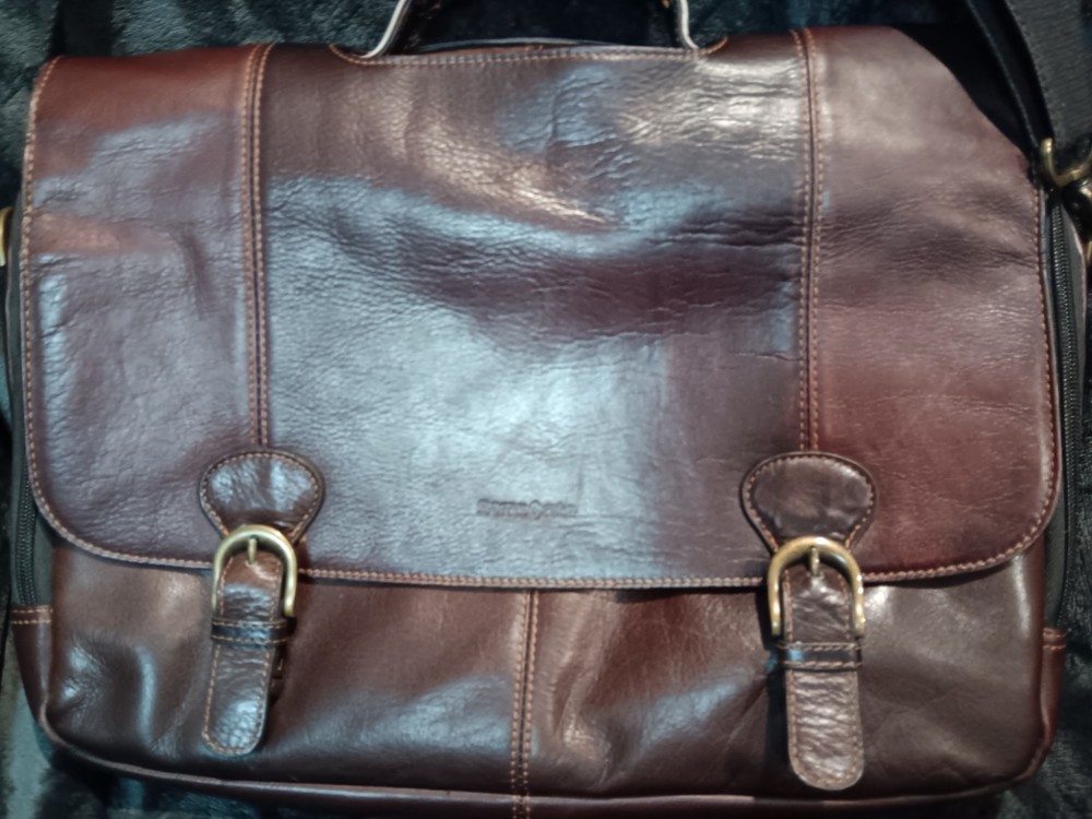 Samsonite Columbia Flap over Messenger Bag Great Condition