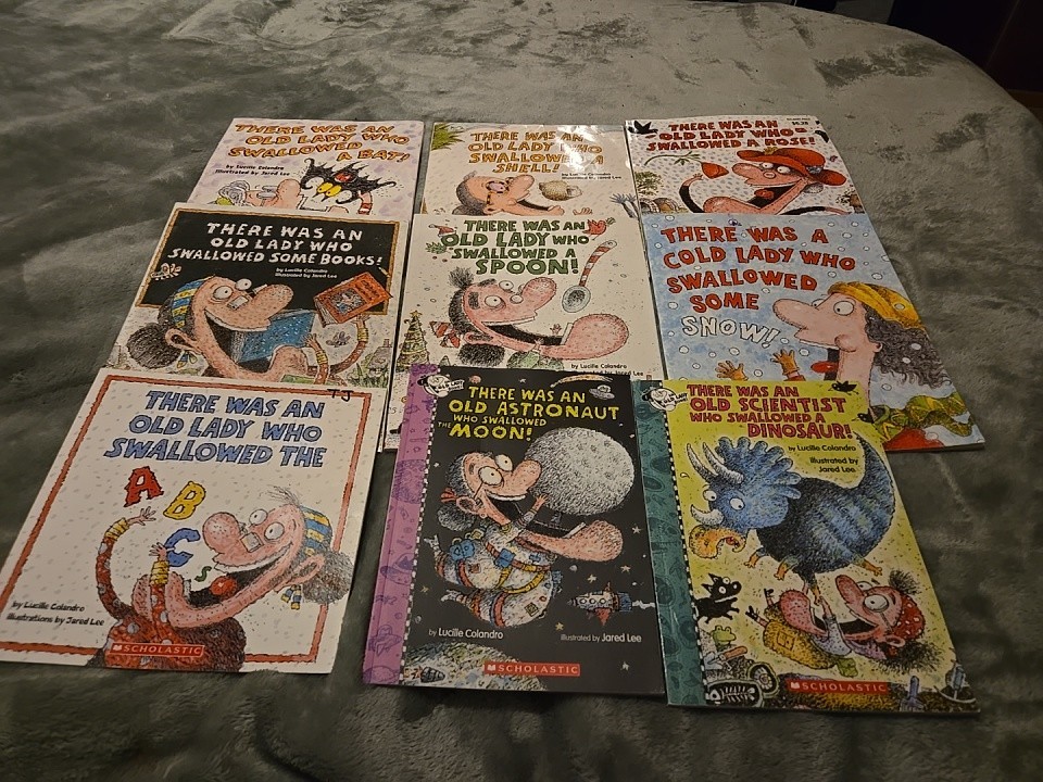 Lot 9 There Was an Old Lady Who Swallowed a… Books Lucille Colandro