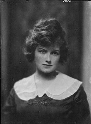 Photo:Huber,JC,Mrs,portrait photographs,women,wives,Arnold Genthe,1916