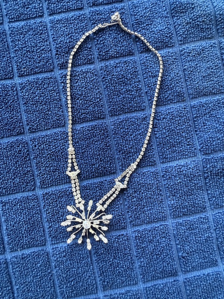 Vintage Rhinestone Snowflake Starburst Pendant Necklace; Silver Tone
