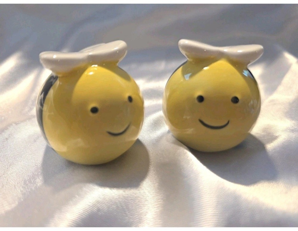Cracker Barrel Bee Salt & Pepper Shaker Set – Ceramic Bumblebee Kitchen Table...