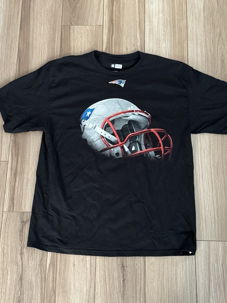 New England Patriots NFL Team Apparel Black T-Shirt Helmet Graphic Men’s 2XL