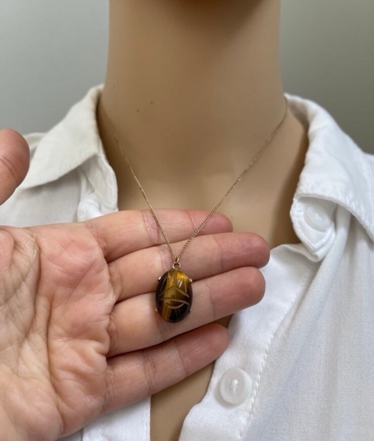 vintage necklace w cat eye stone pendant 1/20/12kg , covert bug Gorgeous