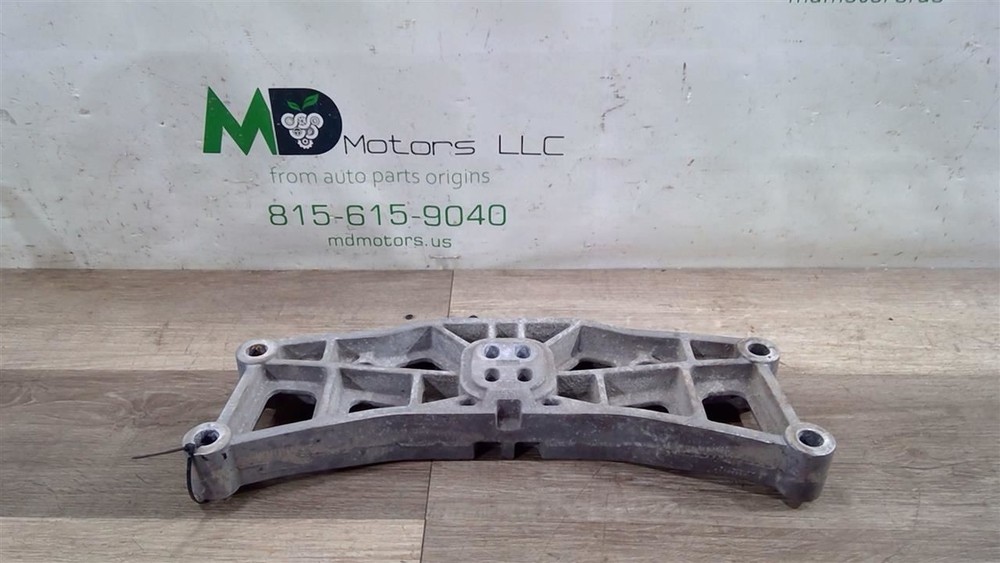 2011-2023 DODGE CHALLENGER TRANSMISSION CROSS-MEMBER MOUNT BRACKET OEM 4726089AD