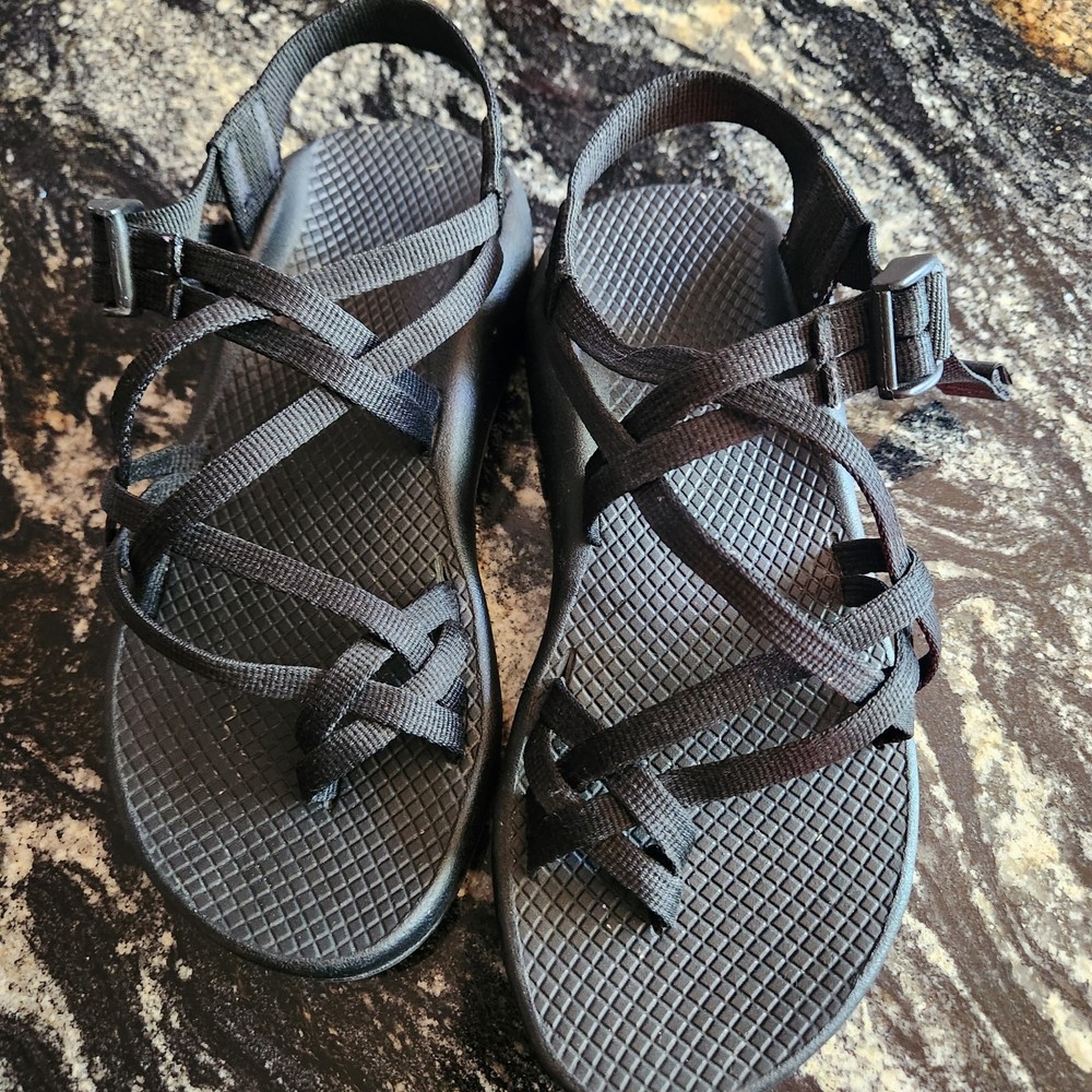 Womans Black Chaco Z2 Two Strap Toe Loop Sandals Size 7 Excellent Condition