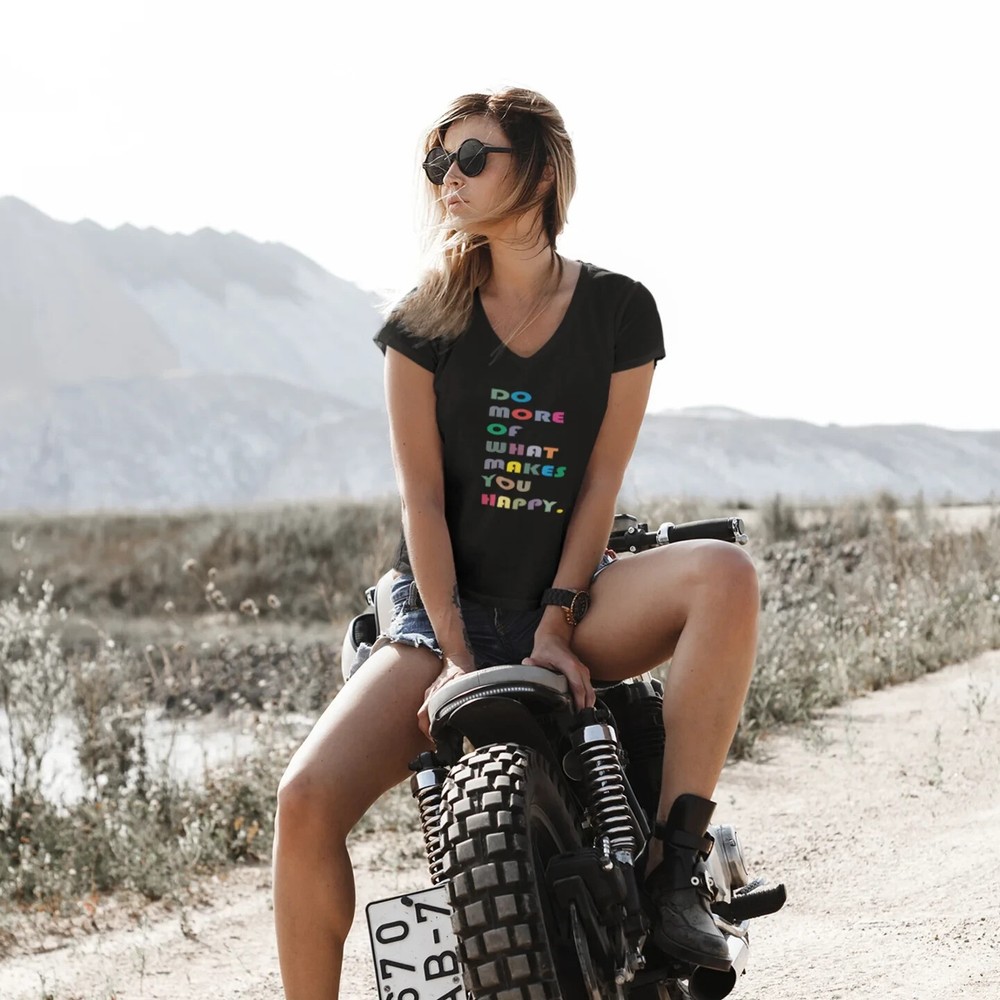 Chic Women's Printed V-Neck T-Shirt: Stylish Short Sleeve Design for you