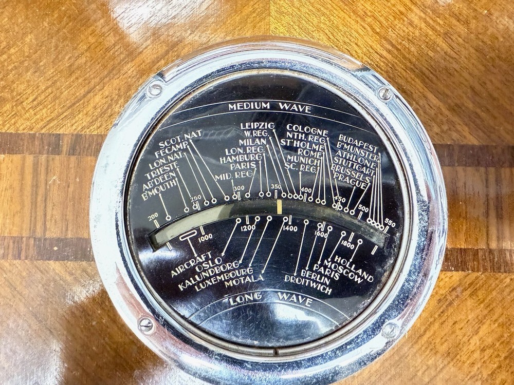 Antique Beethoven Super Minor Moving Coil Radio P107 MW/LW Battery Powered