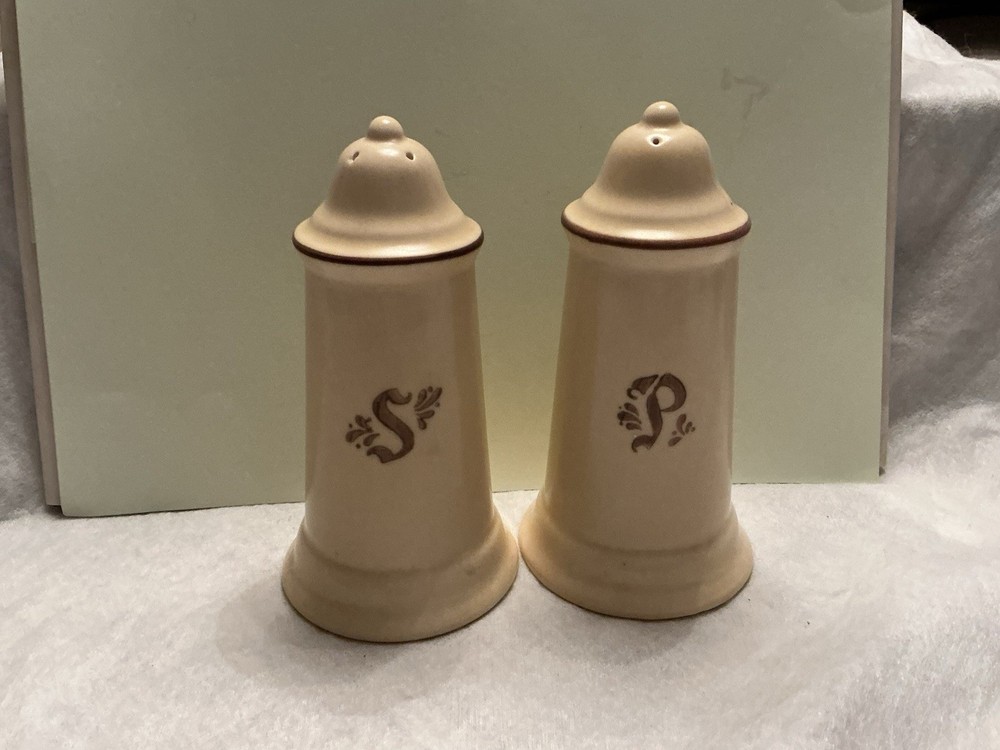 Vtg Pfaltzgraff Village Collection Stoneware Salt & Pepper Shakers With Stoppers