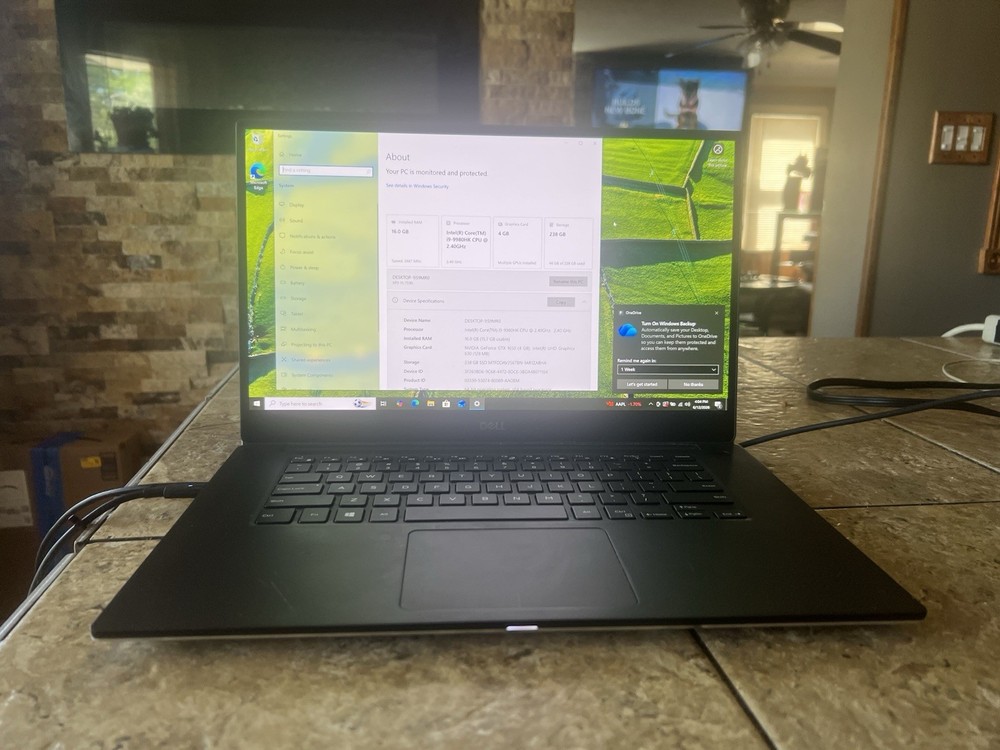 Dell XPS 15 7590 i9-9980HK 2.40GHz 16GB 256GB NVMe GeForce GTX 1650 Win10p No AC