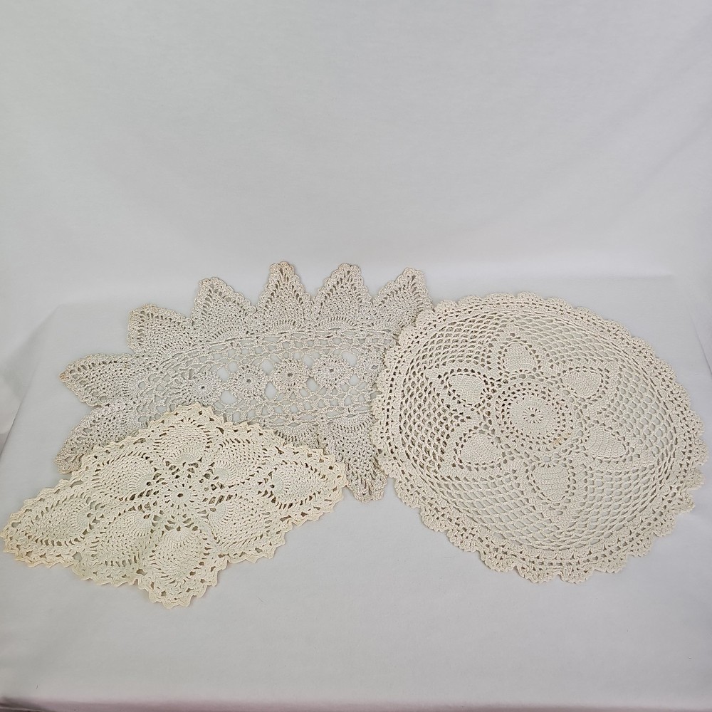 Vtg Round Scalloped White Hand Crochet Doilies Lot Of 3 Granny Core Cottage Core
