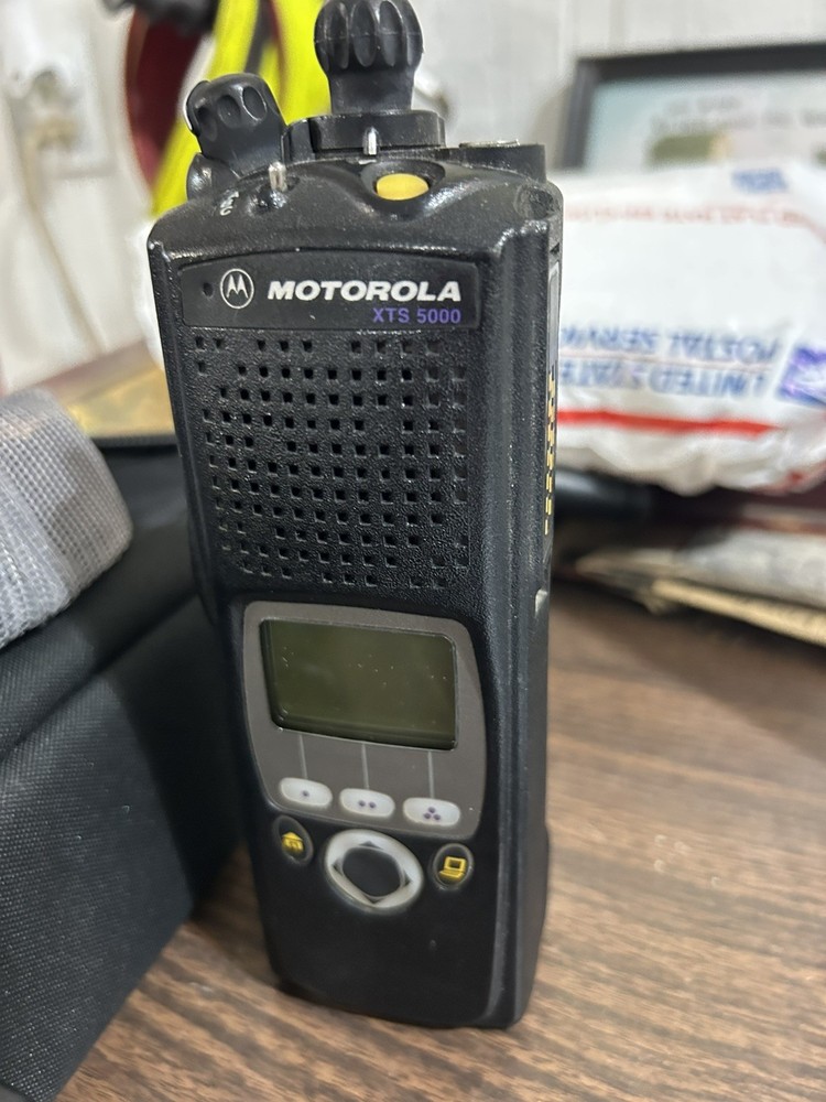 Motorola H18UCH9PW7AN XTS 5000 Model III 700 / 800 MHz Two Way Radio