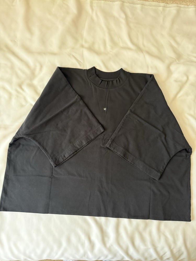 Yeezy Gap Engineered by Balenciaga Dove No Seam Cropped Tee Men’s Size XL BLACK