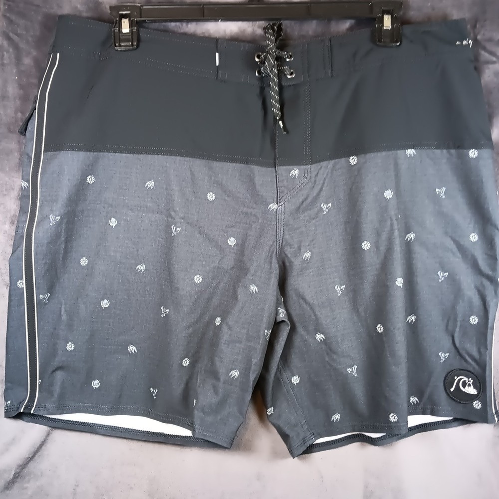 Quicksilver  Dry Flight Board Shorts  Mens  38 Inch Waist Tie  Flat Front
