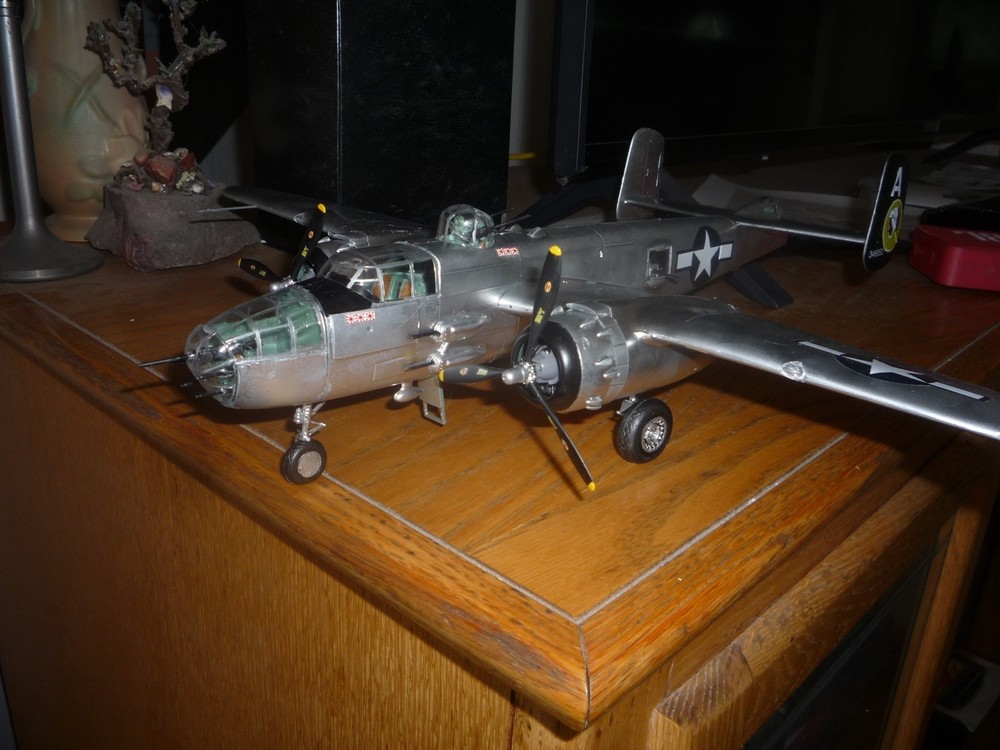 Revell B-25J Mitchell  BUILT  1/48
