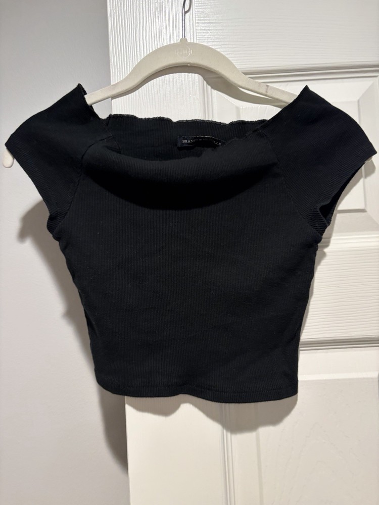 Brandy Melville Women's Black Knit Boat Neck Cropped Cap Sleeve Top One Size