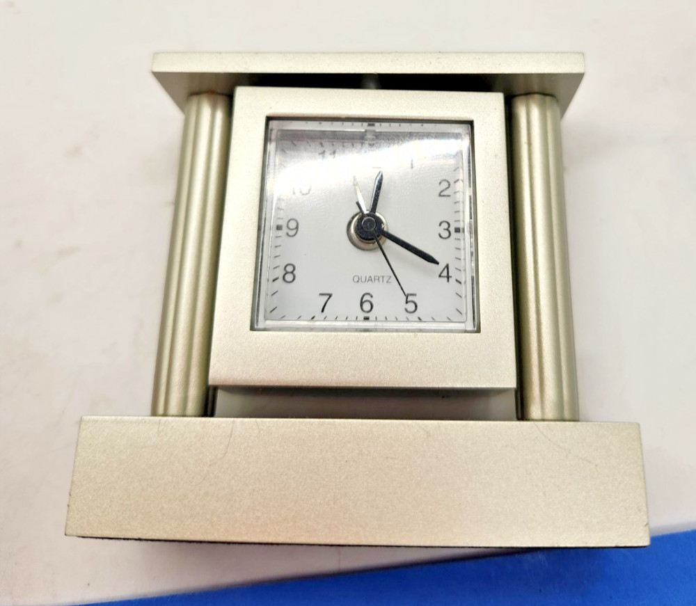 Minimalist Modern Quartz Desk Clock - Brushed Silver Finish - Compact not tested