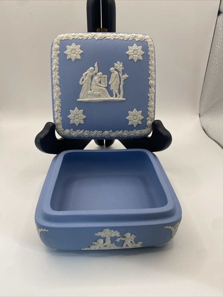 VINTAGE WEDGWOOD BLUE JASPERWARE SQUARE TRINKET BOX WITH LID W/ Box
