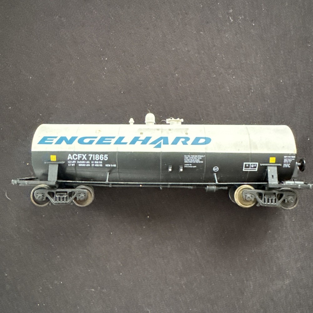 Atlas HO 1702 Engelhard Tank Car DAMAGED