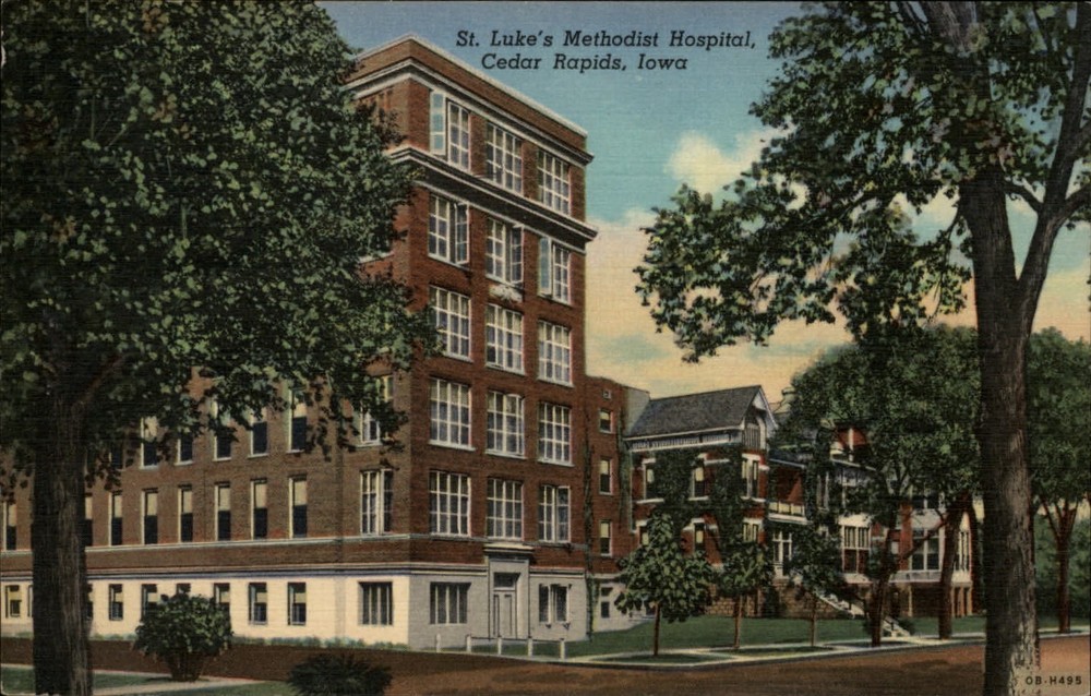 St Luke's Methodist Hospital Cedar Rapids Iowa ~ 1940s linen postcard