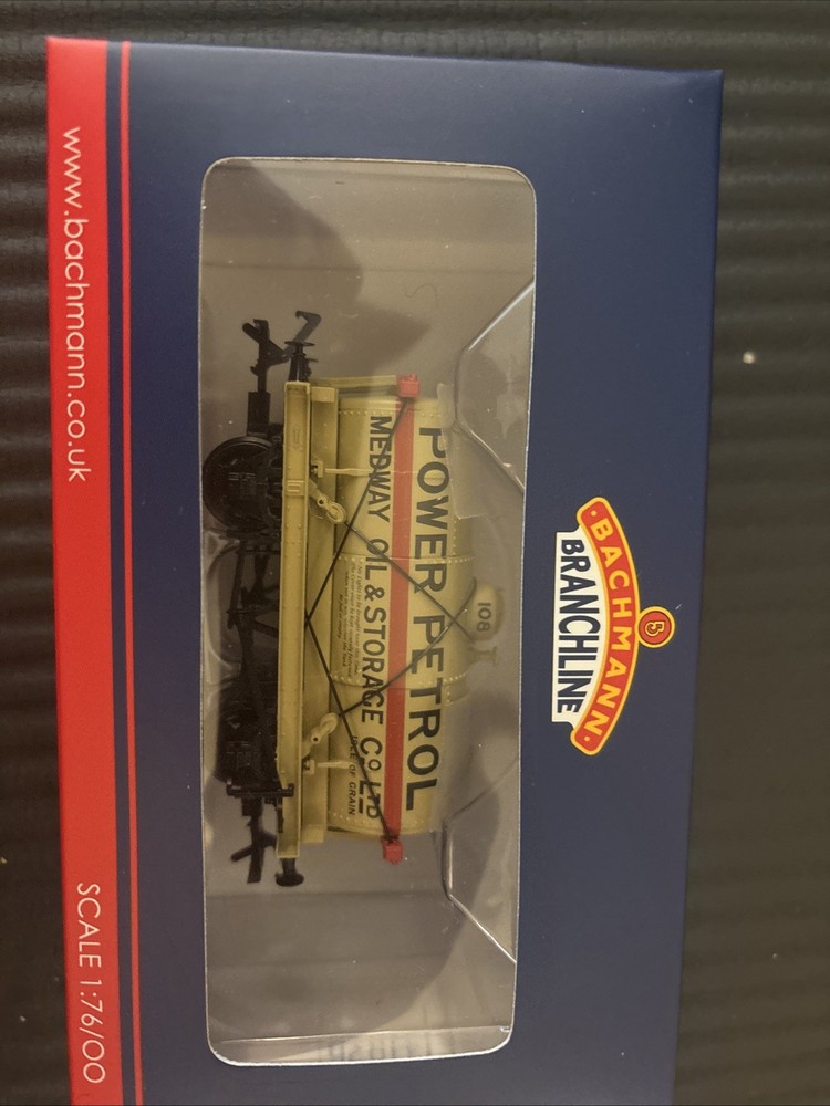 Bachmann 14 Ton Tank Wagon Power Petrol 37-688 OO Scale