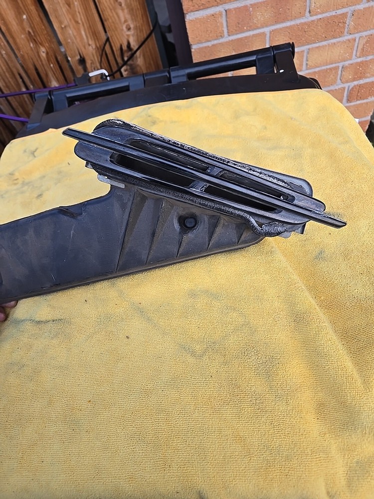 1977 Toyota Corolla ke30 Drivers side Quarter Panel vent Assembly