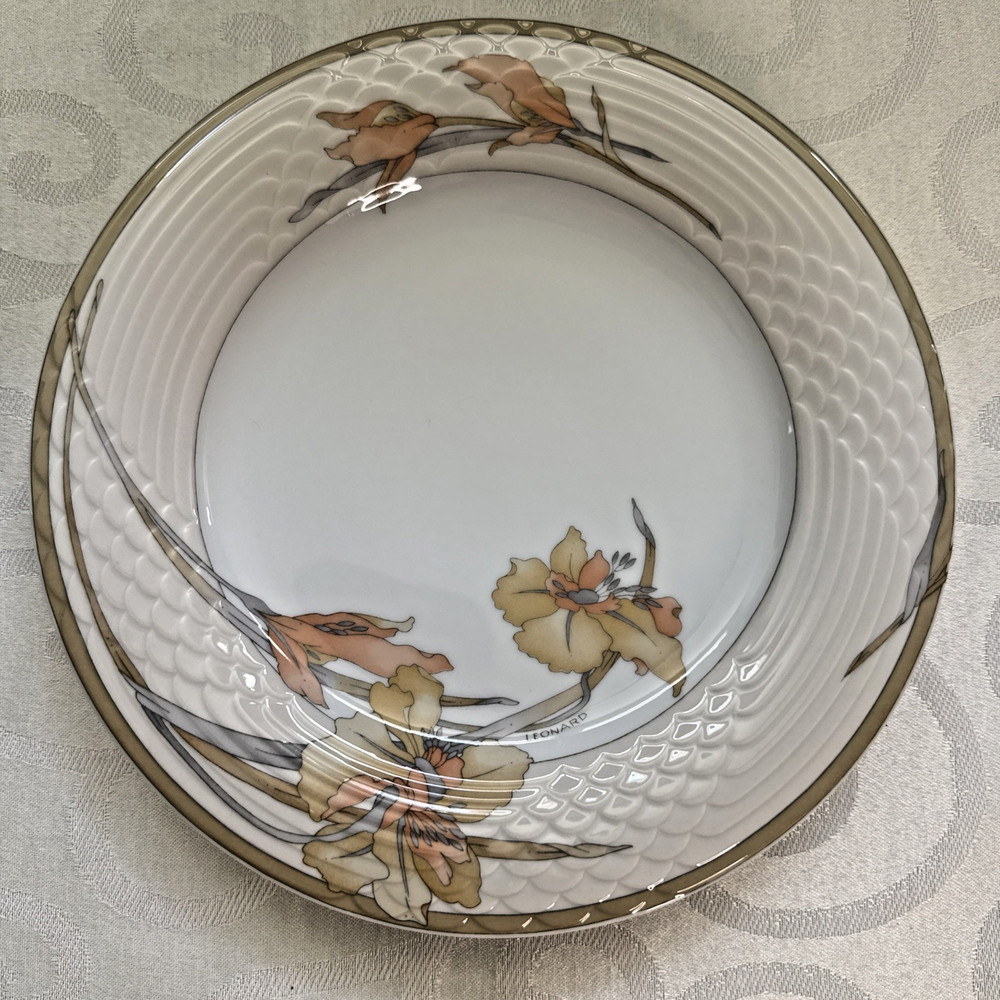 Hutschenreuther Leonard Alcazar 10” Dinner Plate Floral Gold Trim Germany