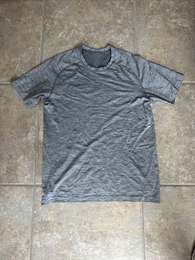 mens lululemon t shirt medium