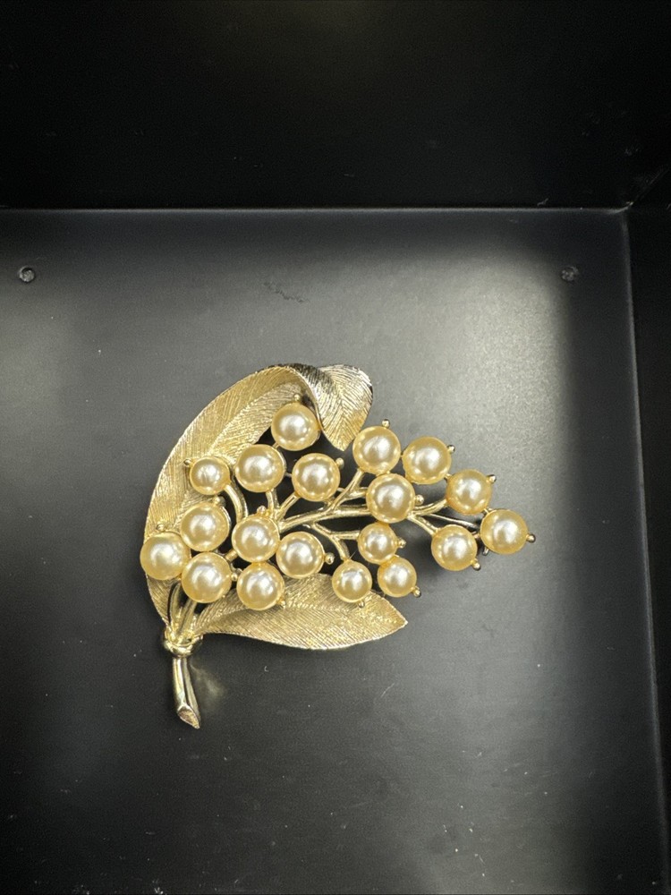 Vintage Lisner Faux Pearl Rhinestone Gold-Tone Leaf Pin Brooch