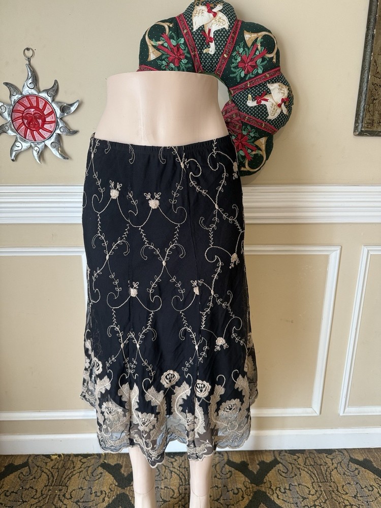 Women’s Vintage Black & Tan Lace Embroidered Midi Skirt Size: Small