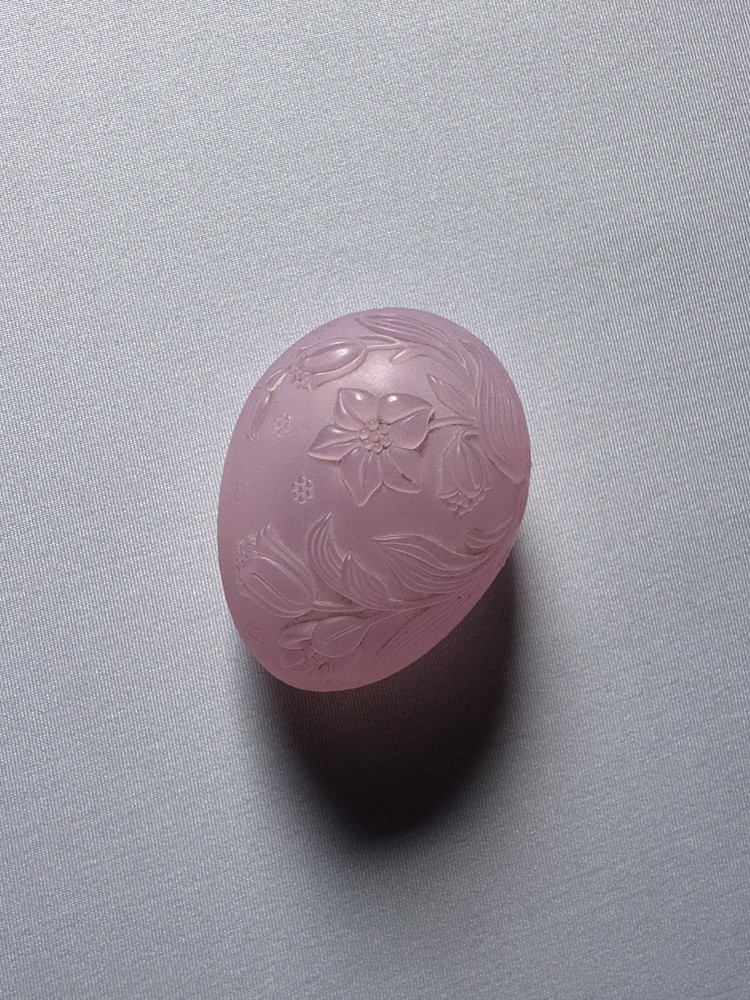 Lovely Pink Avon Lilac Treasures Box Fillable Egg