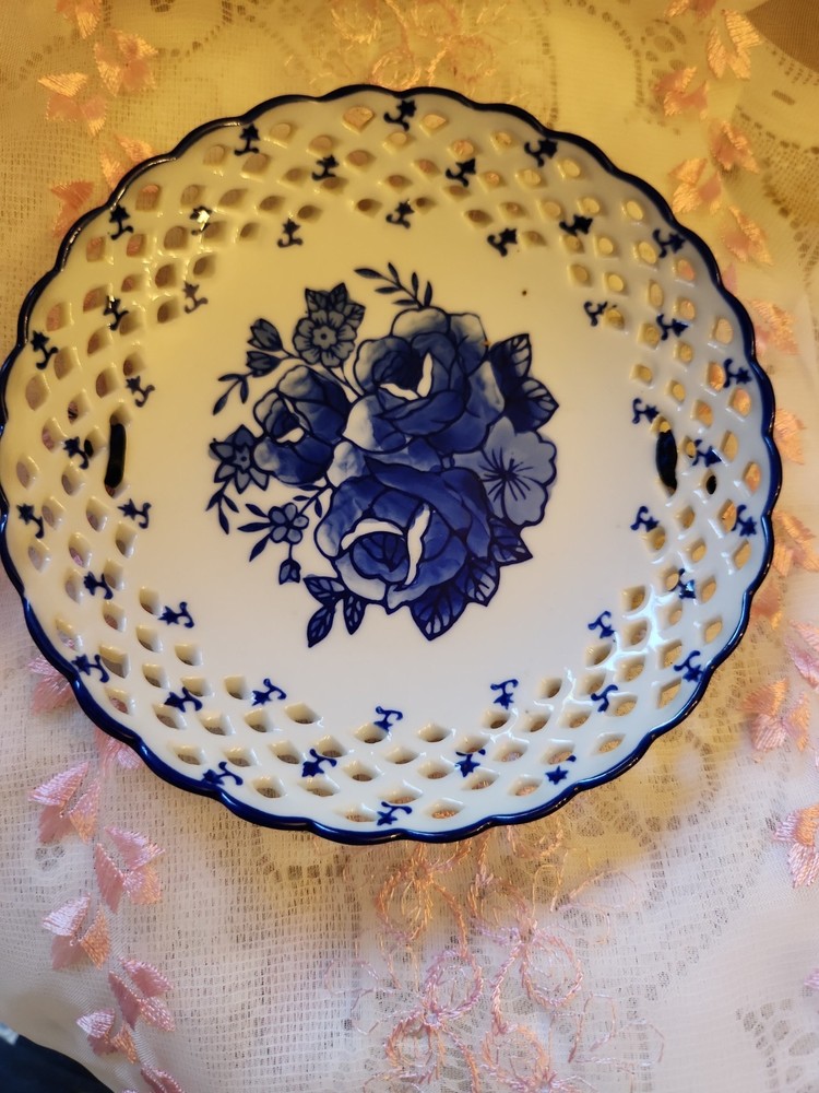 Delft Blue and White Floral Ceramic Decorative Plate Glossy Round Netherlands