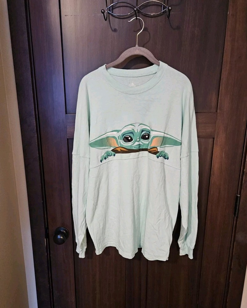 EUC Star Wars The Mandalorian Baby Yoda Green Disney Resort LS Shirt Size Medium