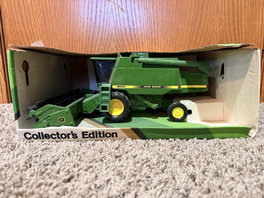 ERTL John Deere 9600 Combine Collector Edition 1/28 Scale JD-546-10CA-B7