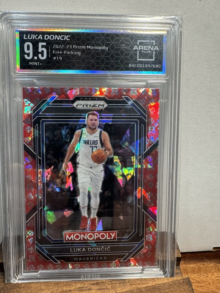 2022-23 Panini Prizm Monopoly - Free Parking Prizm #19 Luka Dončić Graded 9.5 AC-image
