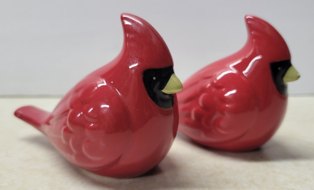 Salt & Pepper Shakers Ceramic Holiday Christmas Bird Cardinal Set of 2