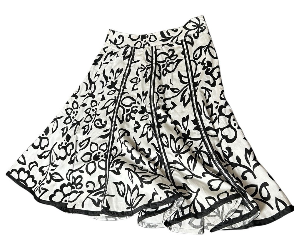 Willi Smith A-Line Midi Skirt Size 8 Black White Flared Bold Floral Cotton Boho
