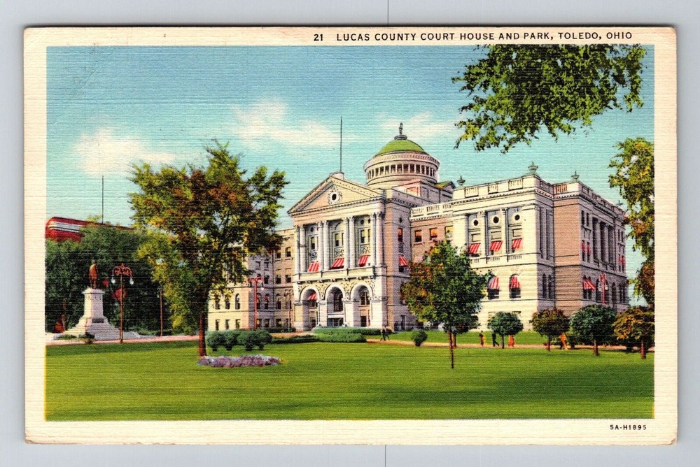 Toledo OH-Ohio, Lucas County Court House and Park, Vintage Postcard