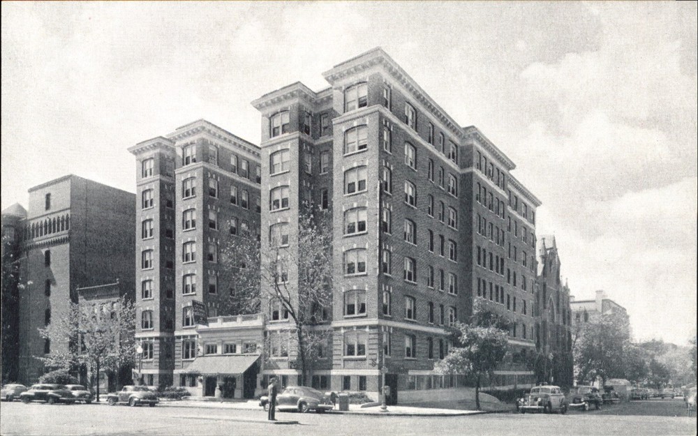 New Colonial Hotel ~ Washington DC ~  1940s cars ~ unused vintage postcard