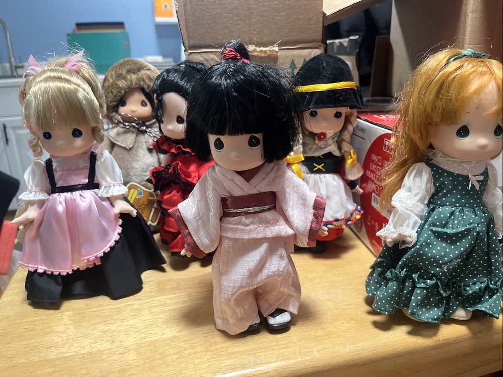 Precious Moments Children of The World Dolls 6 Pieces