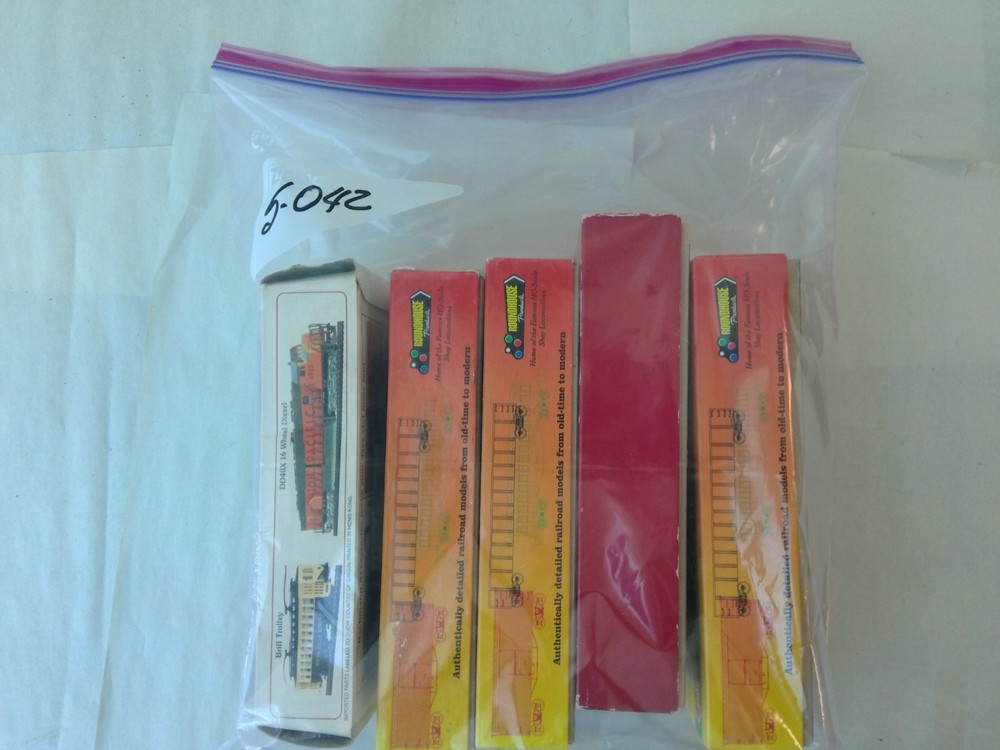 Roundhouse, Bachmann, Branchline HO Scale Grab Bag #5-042 5 Pieces