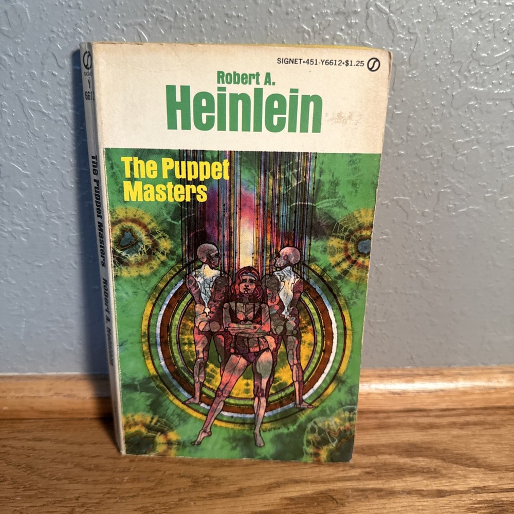Robert A. Heinlein The Puppet Masters Vintage Signet Paperback Cover Art!