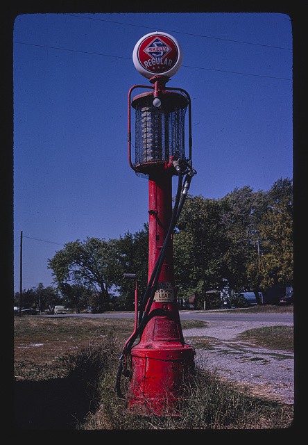 Photo:Dresden Missouri 1980 Skelly Visible Gas Pump Regular Lead