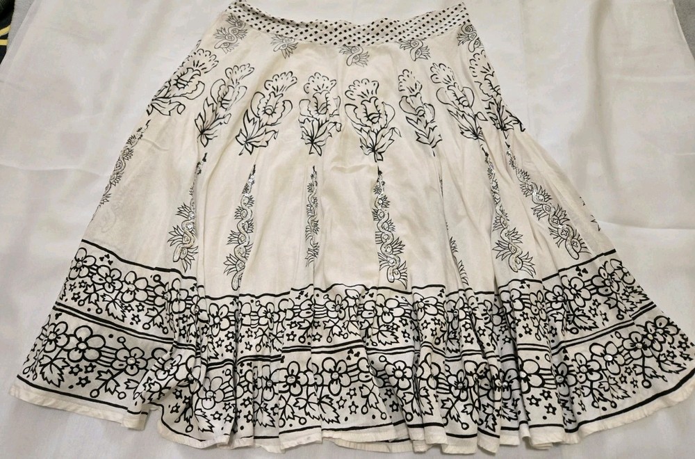 Magazine White Black Floral Pleated Sequin Cotton Flare Knee Skirt Size L
