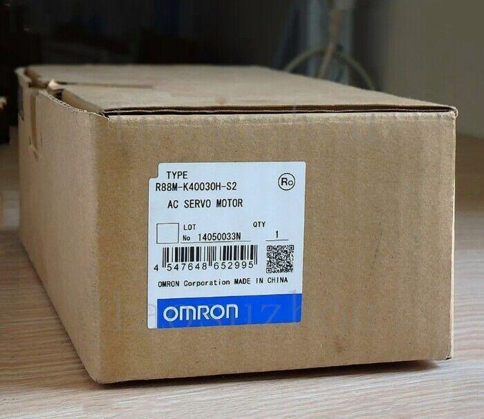 New Omron R88M-K40030H-S2 Servo Motor R88MK40030HS2 Expedited Shipping 1PC
