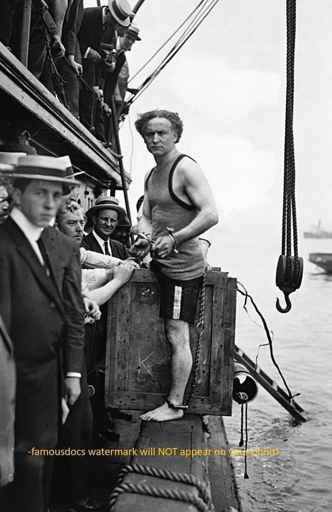 Harry Houdini PHOTO Magician Magic New York Harbor Water Escape 1912